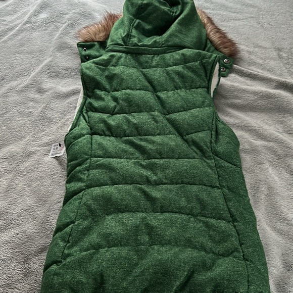 Green puffer vest - Picture 4 of 6
